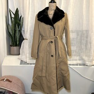 Mob Wife! VINTAGE 70’s Fur Lined Trench Coat🧸🤎WARM. rare. A